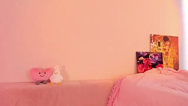 Snapshot of CrystalRey chatting on 02/15/25, 04:36 CrystalRey online show from 02/15/25, 04:36