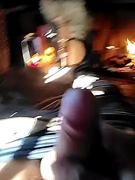 Snapshot of prcalek19 chatting on 11/23/25, 11:32 prcalek19 online show from 11/23/25, 11:32