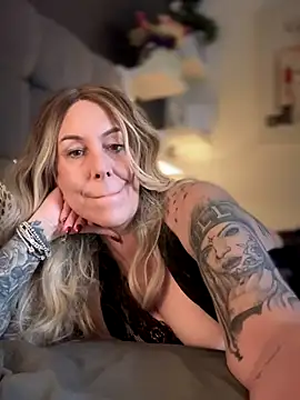 blondebitch2 online show from 11/18/25, 10:31