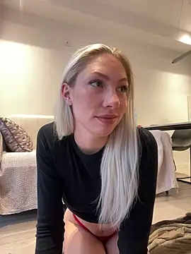 Snapshot of LuisaBecker chatting on 12/26/24, 12:59 LuisaBecker online show from 12/26/24, 12:59