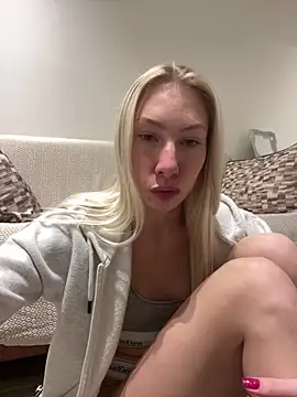 LuisaBecker online show from 01/02/25, 06:34