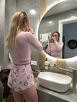 LuisaBecker online show from 04/14/26, 04:29