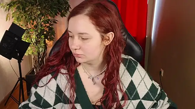 Snapshot of carolina_elf chatting on 09/19/25, 01:56 carolina elf online show from 09/19/25, 01:56