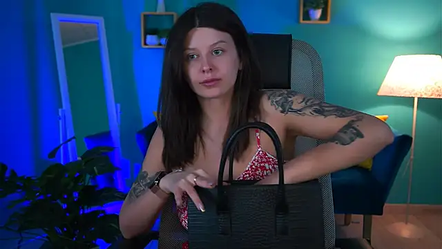 Snapshot of NicoleMun chatting on 02/18/25, 12:17 NicoleMun online show from 02/18/25, 12:17