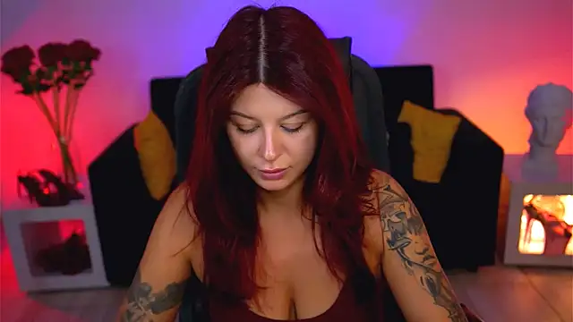 Snapshot of NicoleMun chatting on 10/14/25, 12:50 NicoleMun online show from 10/14/25, 12:50