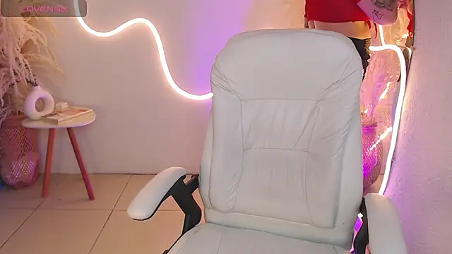 ViolettaHotLatin  online show from 09/20/25, 12:39