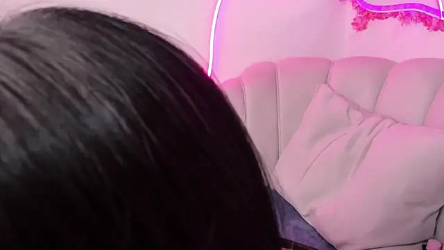 AndreaRoux online show from 02/07/25, 09:47