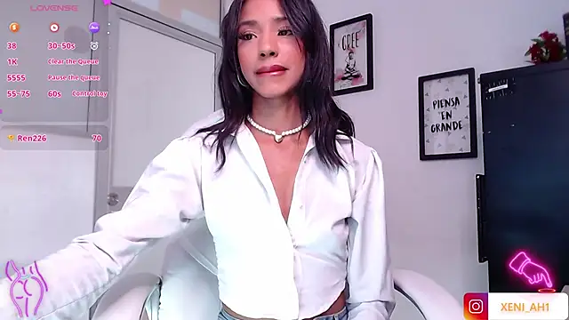 Snapshot of xenia_golden chatting on 01/24/25, 03:34 xenia golden online show from 01/24/25, 03:34