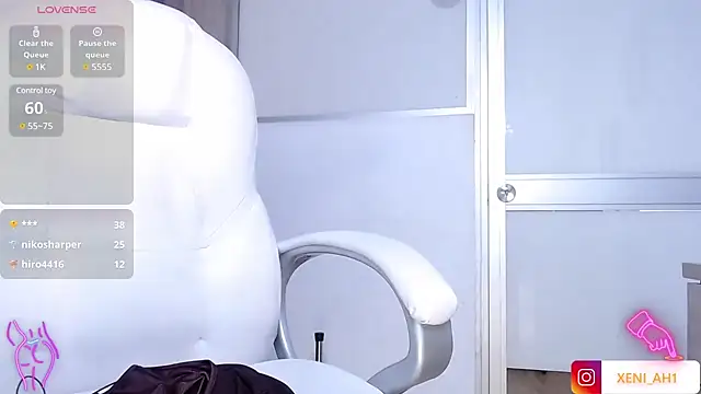 Snapshot of xenia_golden chatting on 02/18/25, 03:32 xenia golden online show from 02/18/25, 03:32