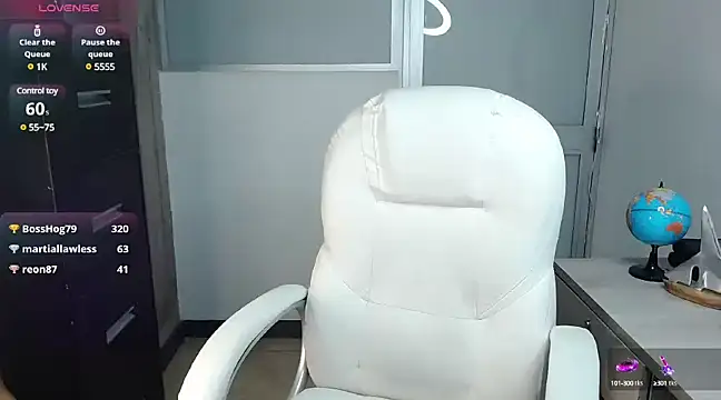 Snapshot of xenia_golden chatting on 02/27/25, 07:44 xenia golden online show from 02/27/25, 07:44