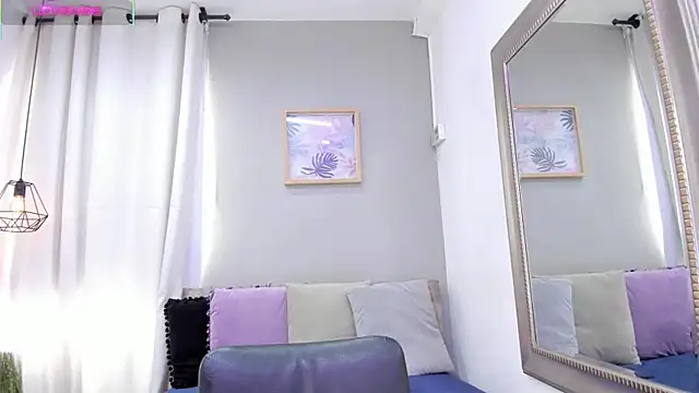  AlejaCruz  online show from 09/28/25, 05:40