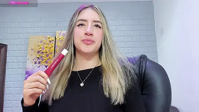  AlejaCruz  online show from 12/19/25, 07:21