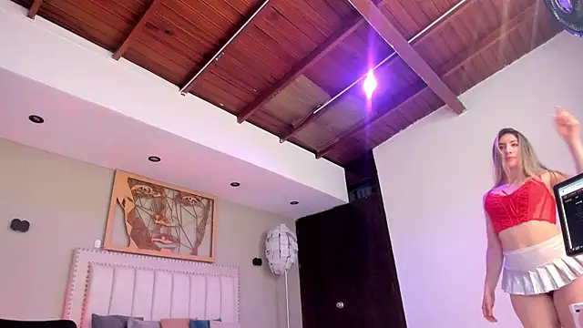  AlejaCruz  online show from 04/01/26, 05:21