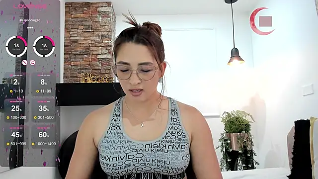 Snapshot of _LaraMom_ chatting on 01/29/25, 06:50 LaraMom online show from 01/29/25, 06:50