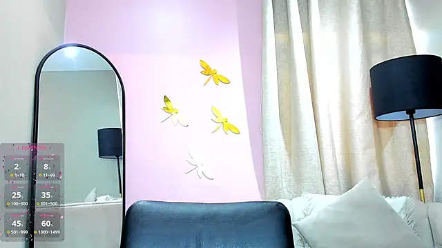 Snapshot of _LaraMom_ chatting on 01/31/25, 12:18 LaraMom online show from 01/31/25, 12:18