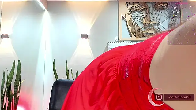 Snapshot of _LaraMom_ chatting on 02/04/25, 12:11 LaraMom online show from 02/04/25, 12:11