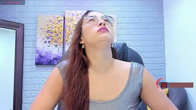 Snapshot of _LaraMom_ chatting on 03/14/25, 12:18 LaraMom online show from 03/14/25, 12:18