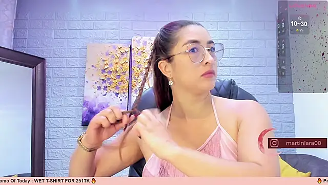 Snapshot of _LaraMom_ chatting on 03/17/25, 12:46 LaraMom online show from 03/17/25, 12:46