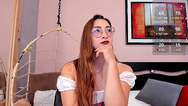 Snapshot of _LaraMom_ chatting on 10/15/25, 07:25 LaraMom online show from 10/15/25, 07:25