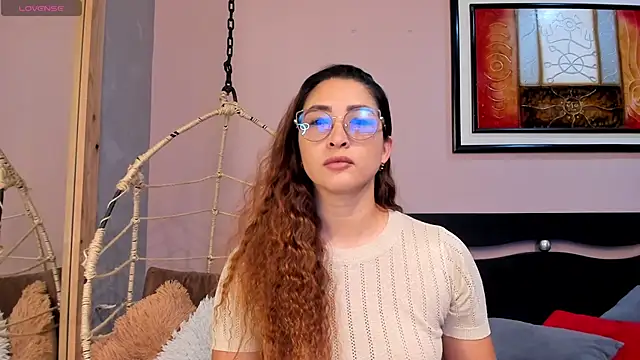 Snapshot of _LaraMom_ chatting on 10/20/25, 07:36 LaraMom online show from 10/20/25, 07:36