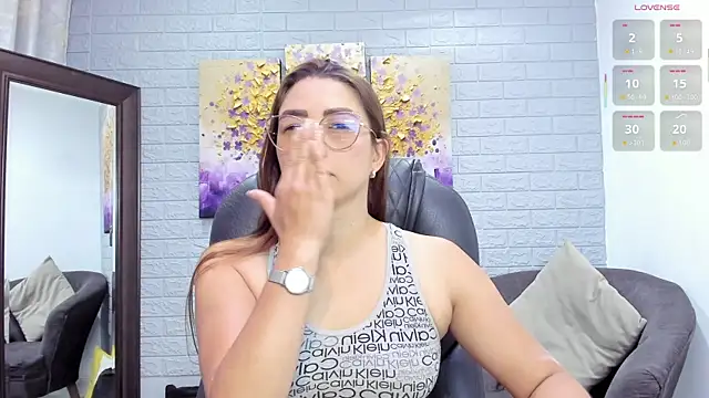 Snapshot of _LaraMom_ chatting on 01/07/26, 08:00 LaraMom online show from 01/07/26, 08:00