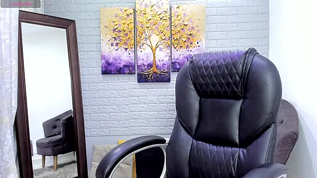 Snapshot of _LaraMom_ chatting on 02/16/26, 07:54 LaraMom online show from 02/16/26, 07:54