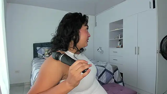 ema saenz online show from 04/11/26, 08:02