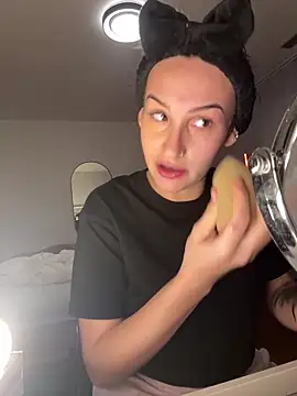 Snapshot of TheDirtyKiiwi chatting on 12/18/24, 07:47 TheDirtyKiiwi online show from 12/18/24, 07:47