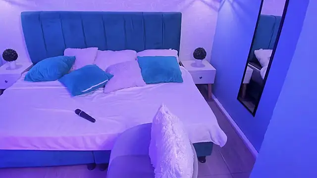 tiffani  love online show from 02/13/25, 03:03