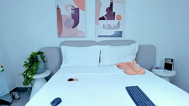 Snapshot of Emi_latingirl chatting on 03/11/25, 08:53 Emi latingirl online show from 03/11/25, 08:53