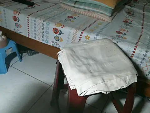 Snapshot of triangle0623 chatting on 09/19/25, 10:49 triangle0623 online show from 09/19/25, 10:49