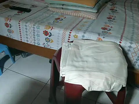 Snapshot of triangle0623 chatting on 10/08/25, 10:24 triangle0623 online show from 10/08/25, 10:24