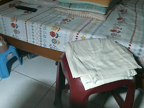 Snapshot of triangle0623 chatting on 10/09/25, 10:24 triangle0623 online show from 10/09/25, 10:24