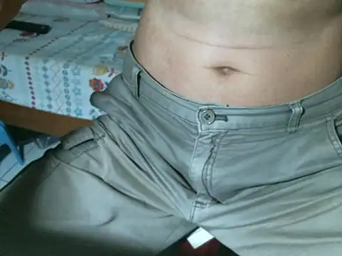 Snapshot of triangle0623 chatting on 10/10/25, 10:03 triangle0623 online show from 10/10/25, 10:03