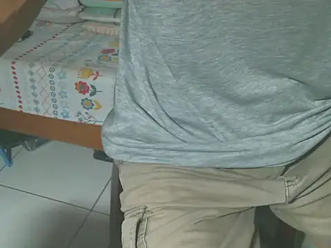 Snapshot of triangle0623 chatting on 10/27/25, 09:24 triangle0623 online show from 10/27/25, 09:24