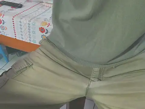 Snapshot of triangle0623 chatting on 11/06/25, 08:04 triangle0623 online show from 11/06/25, 08:04