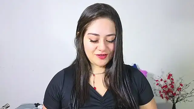 nahomi sweett online show from 05/22/26, 10:43