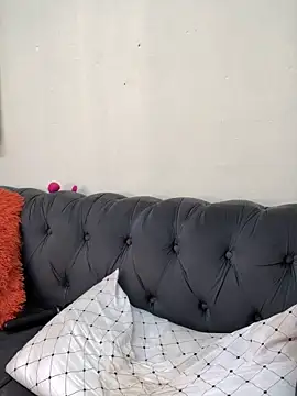 Nicole Liam  online show from 12/15/25, 04:39