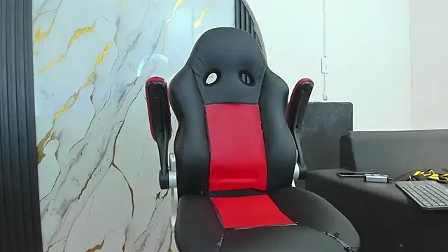 Snapshot of Hottwinkguys chatting on 10/15/25, 11:49 Hottwinkguys online show from 10/15/25, 11:49