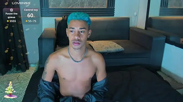 Snapshot of Hottwinkguys chatting on 12/17/25, 04:51 Hottwinkguys online show from 12/17/25, 04:51