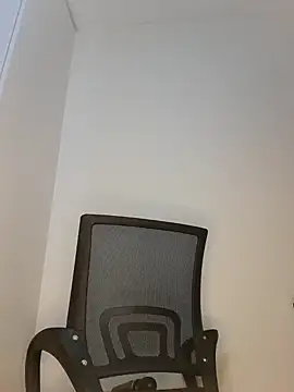 Snapshot of pnut_20 chatting on 12/05/24, 03:15 pnut 20 online show from 12/05/24, 03:15