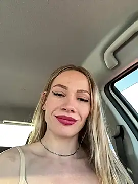 Snapshot of LavenderHot chatting on 02/06/25, 08:18 LavenderHot online show from 02/06/25, 08:18