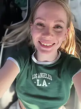 Snapshot of LavenderHot chatting on 03/09/25, 08:18 LavenderHot online show from 03/09/25, 08:18