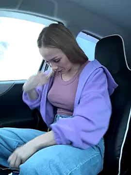 Snapshot of LavenderHot chatting on 11/21/25, 02:21 LavenderHot online show from 11/21/25, 02:21