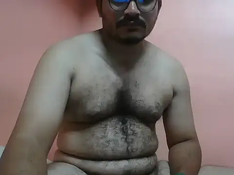 Snapshot of naughtymike0007 chatting on 07/05/26, 05:09 naughtymike0007 online show from 07/05/26, 05:09