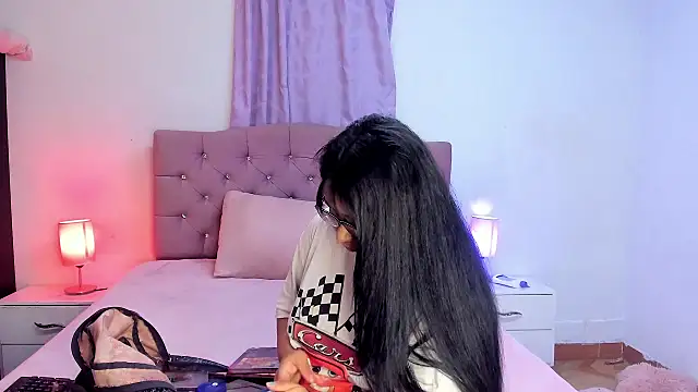 Latinabombsheell online show from 09/30/25, 05:56