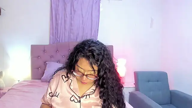 Latinabombsheell online show from 03/18/26, 06:22