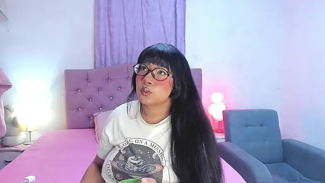 Snapshot of Latinabombsheell chatting on 06/03/26, 07:33 Latinabombsheell online show from 06/03/26, 07:33