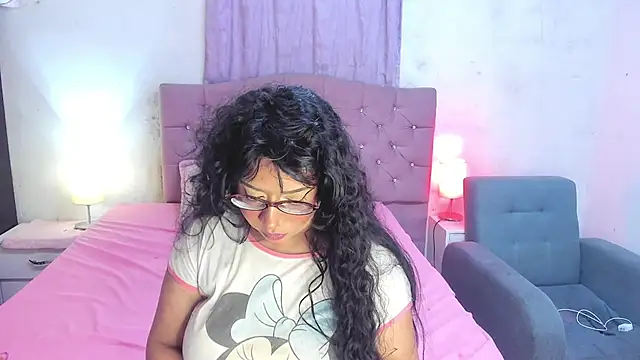 Snapshot of Latinabombsheell chatting on 06/11/26, 05:55 Latinabombsheell online show from 06/11/26, 05:55