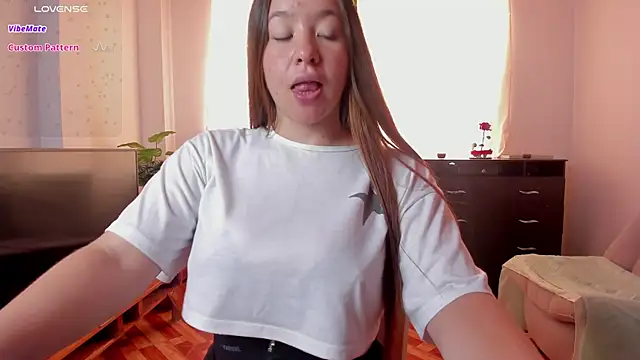 Snapshot of Simply_Zoe__ chatting on 02/26/25, 06:00 Simply Zoe online show from 02/26/25, 06:00